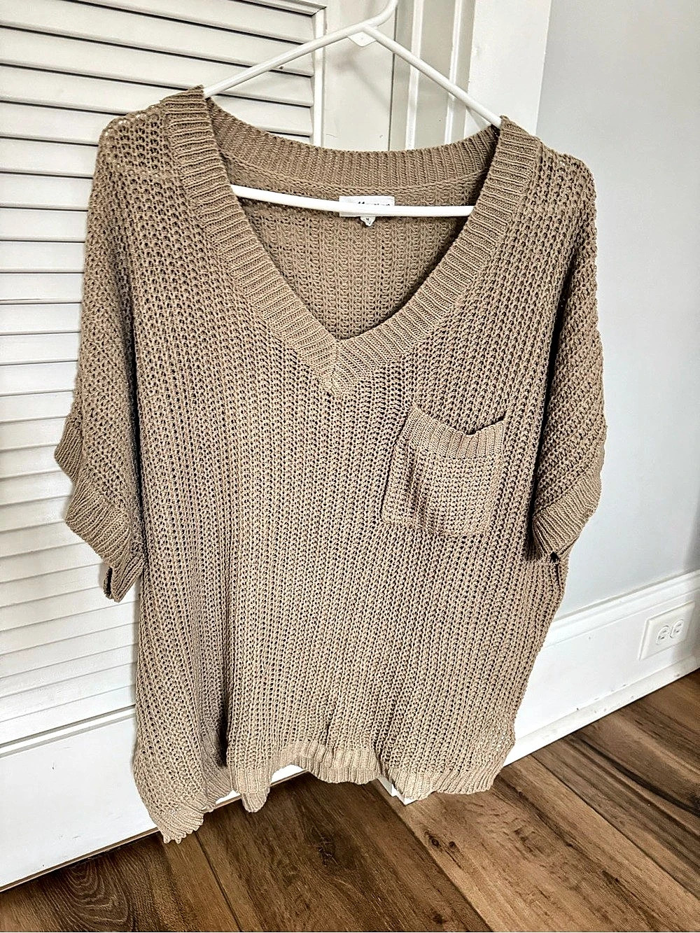 Macaron V-Neck Sweater in Brown Size Medium